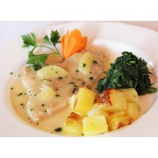 Kalbsrückenmedaillons in Weisswein-Salbeisauce mit Beilage (Rosmarin Kartoffeln und Gemüsen)