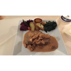 Rumpsteack vom Grill in Champignonssauce mit Beilage (Rosmarin Kartoffeln und Gemüsen)